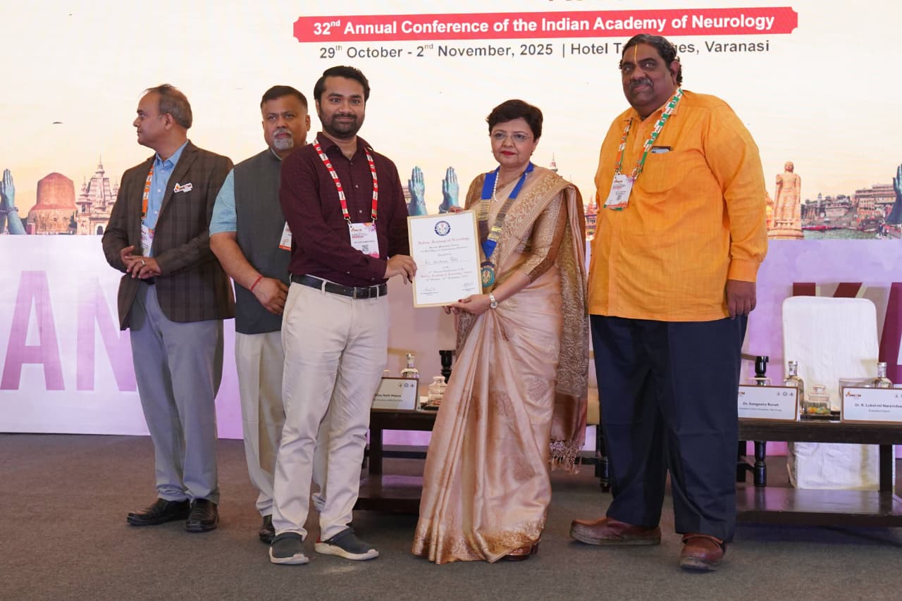 Dr. Atri Patel receiving Surath Mohandas Award at IANCON 2025
